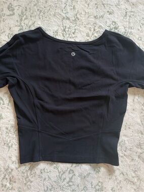 Lululemon black short-sleeve cropped Performance Top